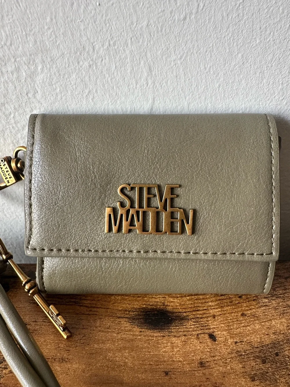 Steve Madden Olive Mini Wallet with Keychain Bag Charm Faux Leather NWOT